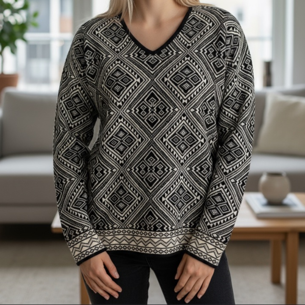 Weekend Max Mara Geometric Wool Sweater Black Cream V Neck Luxury Classic S